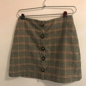 Plaid, buttoned skirt